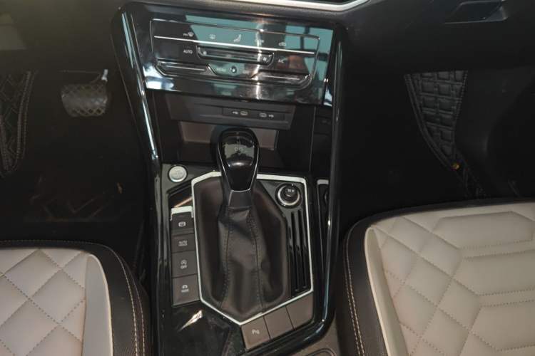 Used Volkswagen Tayron 2023 300TSI Two-Wheel-Drive Luxury Plus Advanced Edition
