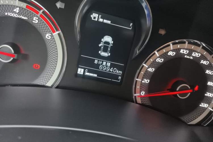 Used Isuzu JLM 2020 2.5T Two-Wheel Drive Diesel Leading-Edge Version JE4D25Q6A Meeting China VI Emission Standards