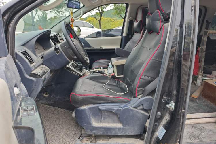 Used FORTHING Lingzhi PLUS 2023 2.0L Manual Comfort Version CNG 7-Seater