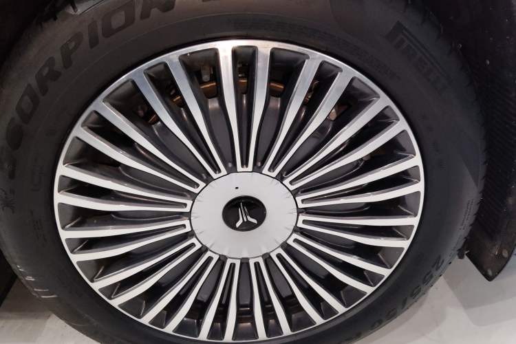 Used VOYAH Dream 2025 PHEV Four-Wheel-Drive Flagship Kunpeng Edition
