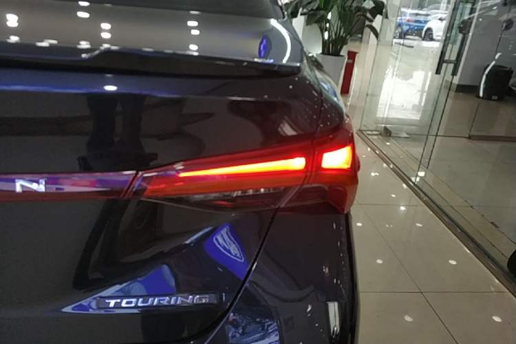 Used Toyota Avalon 2021 2.5L Touring Prestige SPORT Edition Right Rear Taillight