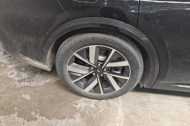 Used Li Auto L8 2023 Pro Model
