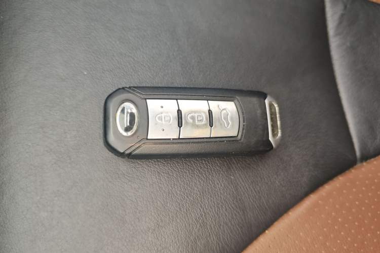 Used GAC Trumpchi GS5 Super 2015 2.0L Automatic Two-Wheel Drive Luxury Navigation Edition Vehicle Key