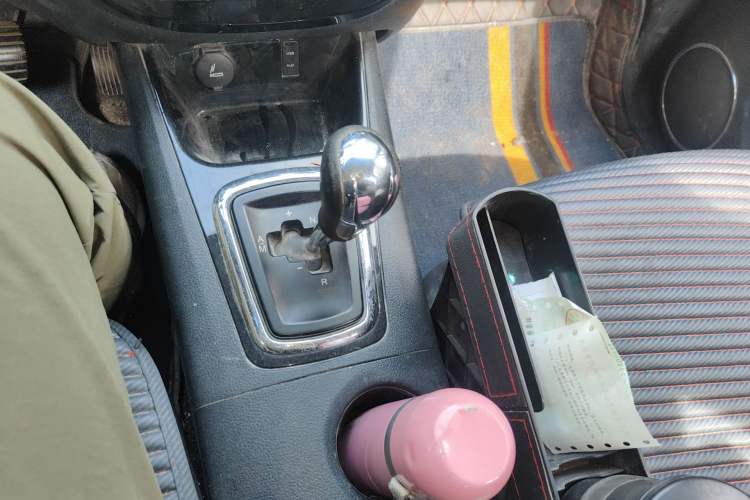 Used FORTHING Joyear 2014 LV Facelift 1.5L AMT Luxury Model Gear Lever