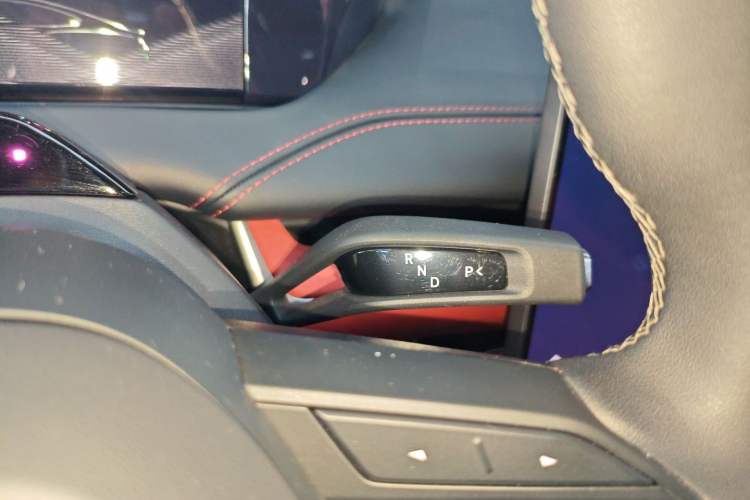 Used Xiaomi Auto SU7 2024 Four-Wheel Drive Ultra-Long Range Advanced Intelligent Driving Max Edition