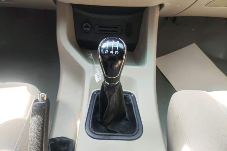 Used FORTHING Lingzhi 2018 M5 1.6L 7-Seater Comfort Model Gear Lever