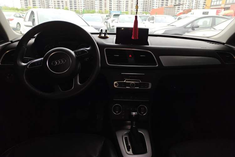 Used Audi Q3 2018 30th Anniversary Edition 35 TFSI Fashion Model Center Console