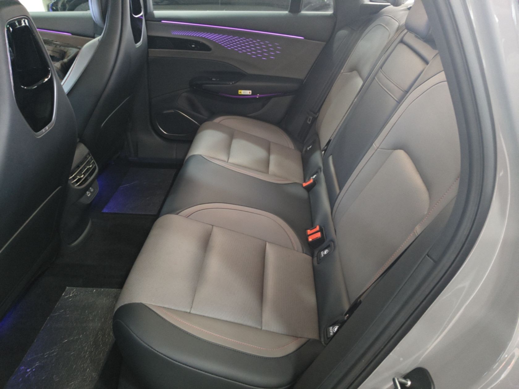 Hongqi EH7 2025 640 All-Wheel Drive Smart Selection Edition — снимка 20