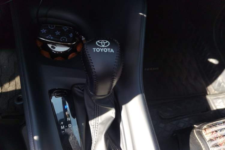 Used Toyota IZOA 2023 2.0L 20th Anniversary Platinum Edition
