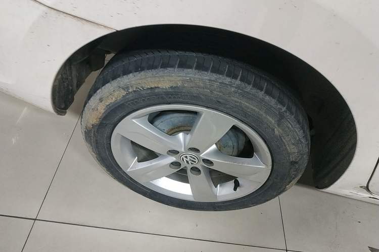 Used Volkswagen Santana 2015 1.6L Automatic Comfort Edition Right Rear Wheel Hub