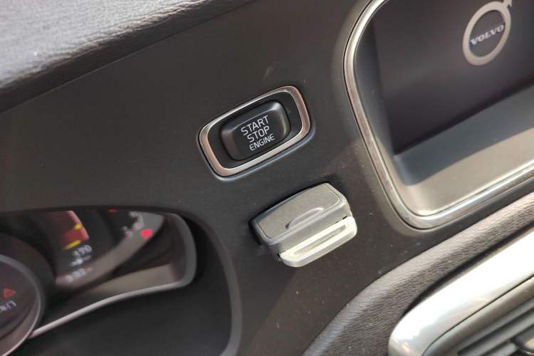 Used Volvo V40 2017 T3 Zhiyi Edition