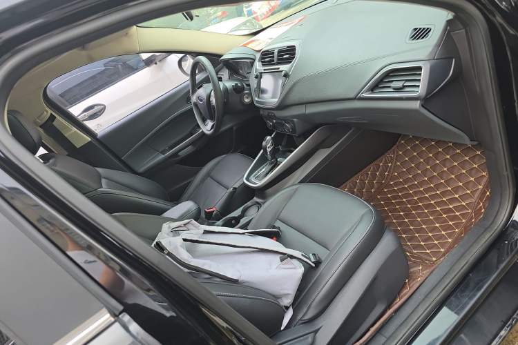 Used Ford Escort 2015 1.5L Automatic Fashion Model Right Front Seat