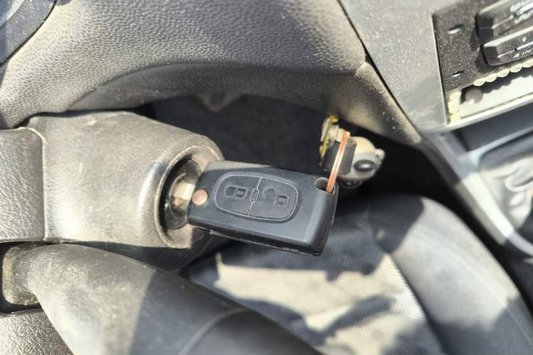 Used Peugeot 307 2010 Hatchback 1.6L Manual Comfort Edition Vehicle Key