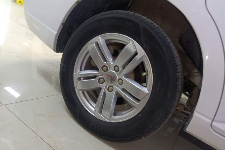 Used Wuling Hongguang PLUS 2020 1.5T Manual Commercial Vehicle 7 Seats Exterior 8