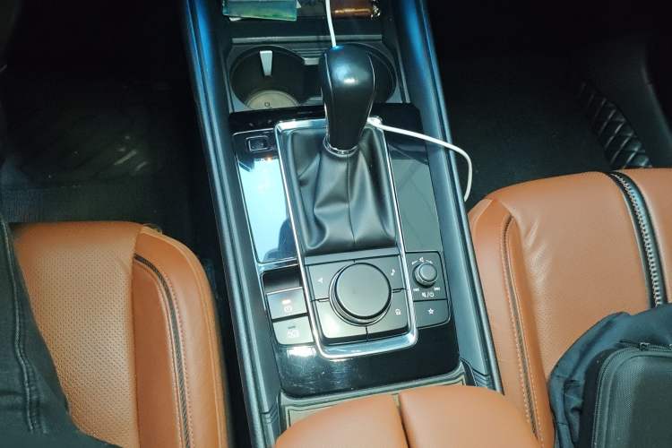Used Mazda CX-50 2023 2.5L Luxury Edition Gear Lever
