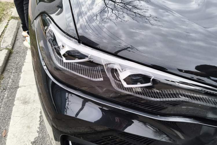 Used BMW X7 2022 xDrive40i Luxury Package with Leading Features Right Front Headlight