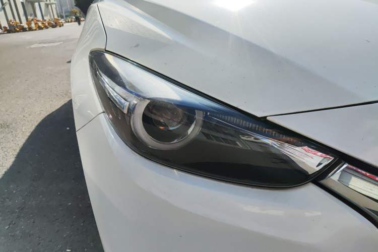 Used Mazda 3 Axela 2019 Cloud-Controlled Version Sedan 1.5L Automatic Luxury Trim China V Standard Exterior 6