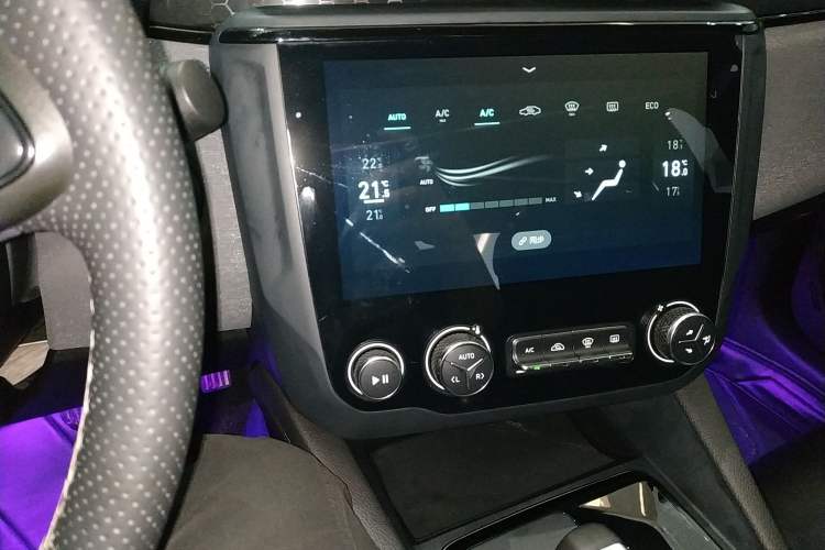 Used Lynk & Co 03 2021 1.5TD DCT JingPlus Audio And AC Panel