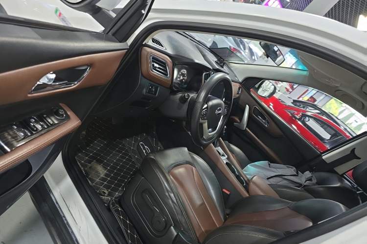 Used SWM X7 2019 1.5T automatic Comfort version 7 seats Driver Seat