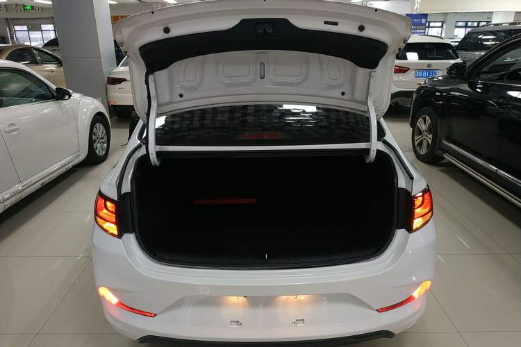 Used Hyundai Celesta 2018 1.6L Automatic GL Enjoyment Edition China VI compliant