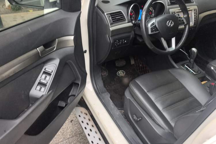Used BAIC Senova X65 2015 2.0T Automatic Elite Model
