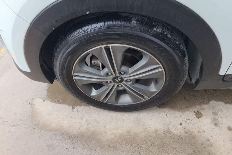 Used Hyundai ix25 2015 1.6L Automatic Two-Wheel Drive Smart GLS Trim Left Front Wheel Hub