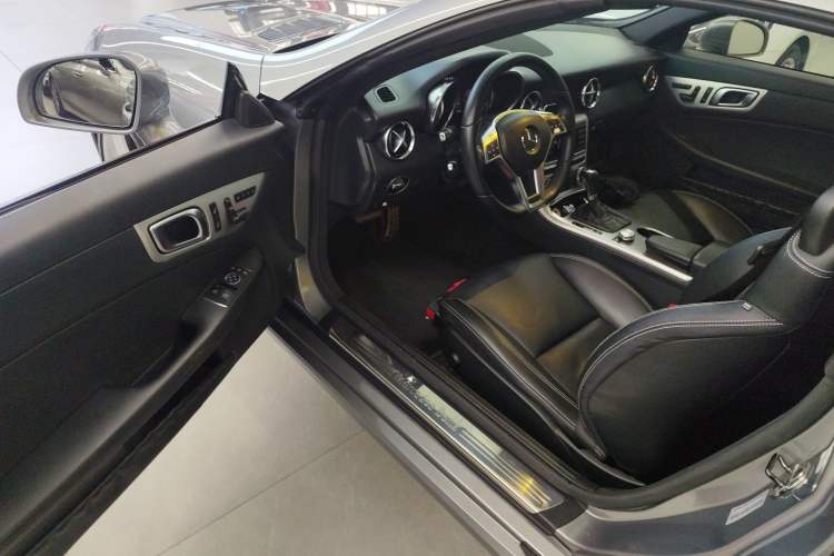 Used Mercedes-Benz SLK-Class 2011 SLK 200 Fashion Model
