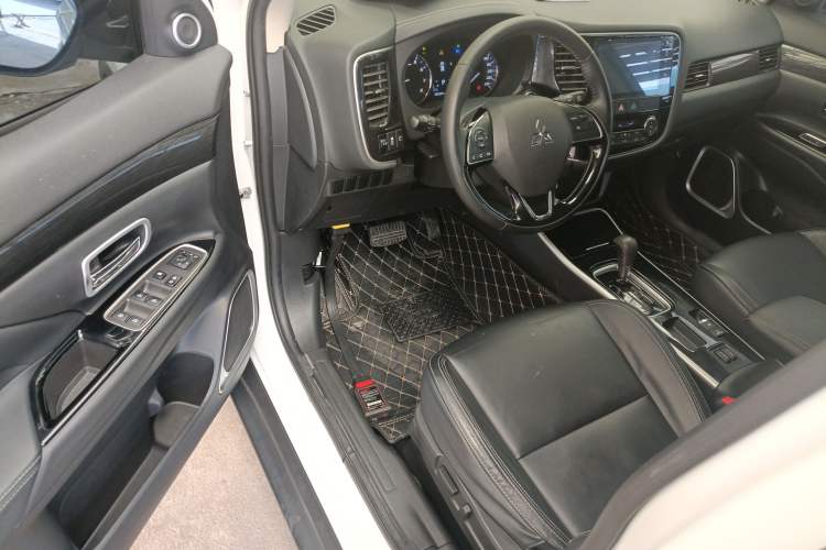 Used Mitsubishi Outlander 2019 2.0L Two-Wheel Drive Comfort Edition 5 Seats China VI Standard