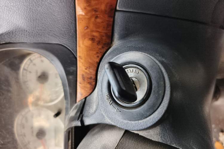 Used Golden Dragon Hiace 2010 2.0L Long-Wheelbase Gasoline Premium Version V20 Vehicle Key