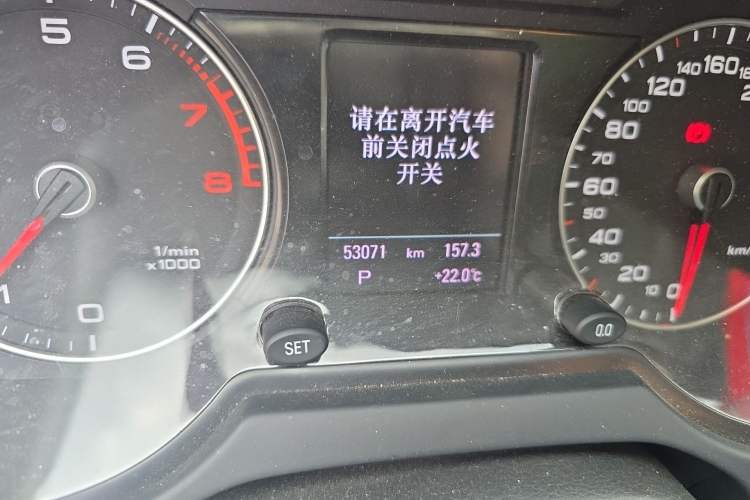 Used Audi Q5 2017 Plus 40 TFSI Technology Model Odometer Close Up