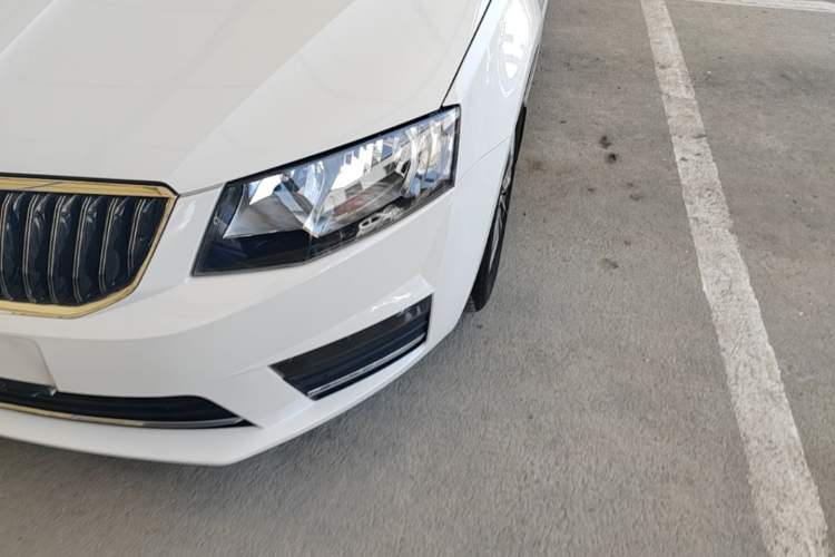 Used Skoda Octavia 2017 1.6L Automatic Chuanxing Edition Left Front Headlight