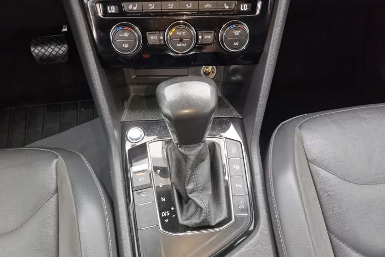 Used Volkswagen Tiguan L 2019 330TSI Automatic Two-Wheel Drive Smart Luxury Version China VI Standard Gear Lever