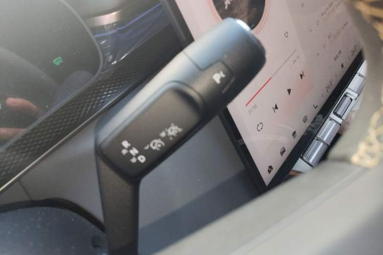 Used Zeekr 7X 2025 100 kWh Long-Range Rear-Wheel Drive with Intelligent Driving Features Gear Lever