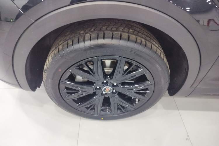 Used Hongqi HS5 2025 2.0T Two-Wheel-Drive Xuan Ying Edition Left Front Wheel Hub