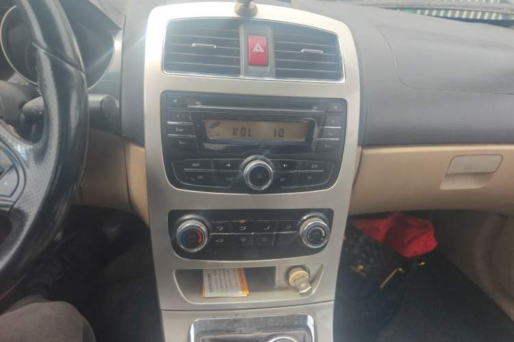 Used Brilliance H330 2013 1.5L Manual Luxury Model Audio And AC Panel