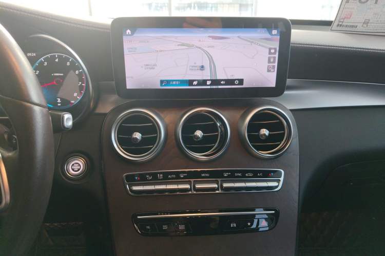 Used Mercedes-Benz GLC 2020 Facelift GLC 260 L 4MATIC Luxury Edition
