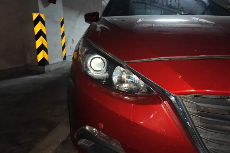 Used Mazda 3 Axela 2014 Sedan 1.5L Automatic Comfort Model