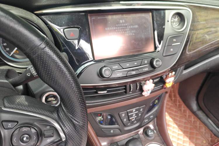 Used Buick Envision 2017 20T Two-Wheel Drive Elite Version Audio And AC Panel