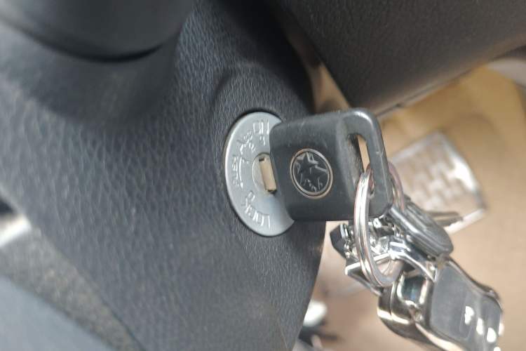 Used Venucia R30 2014 1.2L Manual Enjoyment Edition