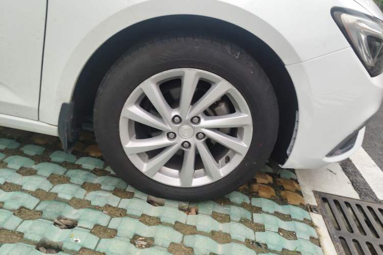Used Buick Verano 2017 Sedan 15S Automatic Leading Model Right Front Wheel Hub
