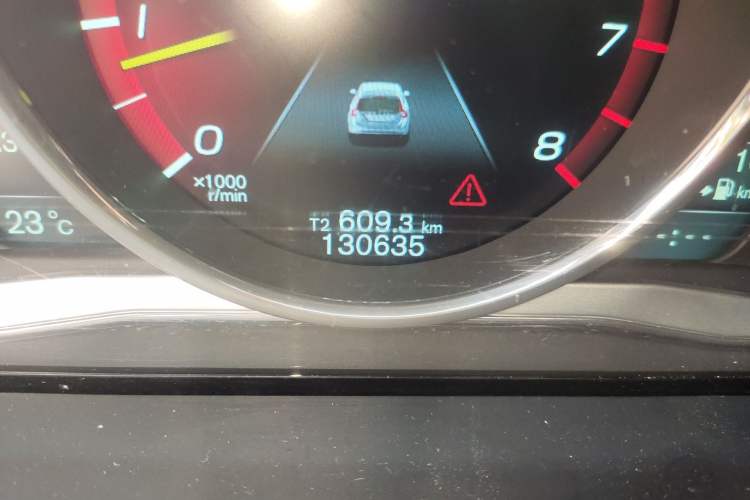 Used Volvo V60 2014 T5 Personalized Sport Edition Odometer Close Up