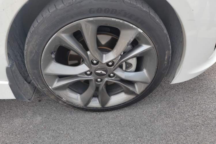 Used Hyundai Veloster 2015 1.6T Automatic Luxury Edition Right Front Wheel Hub