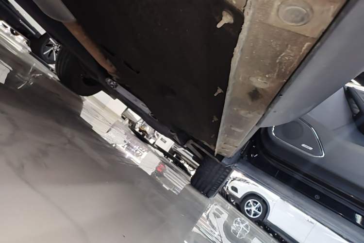 Used Hongqi HS5 2022 Revised Version 2.0T Smart Connect Flagship Edition Right Side Sill