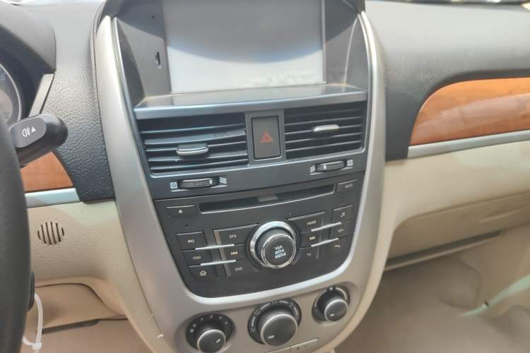Used Buick Excelle 2011 1.6 LE-AT Audio And AC Panel