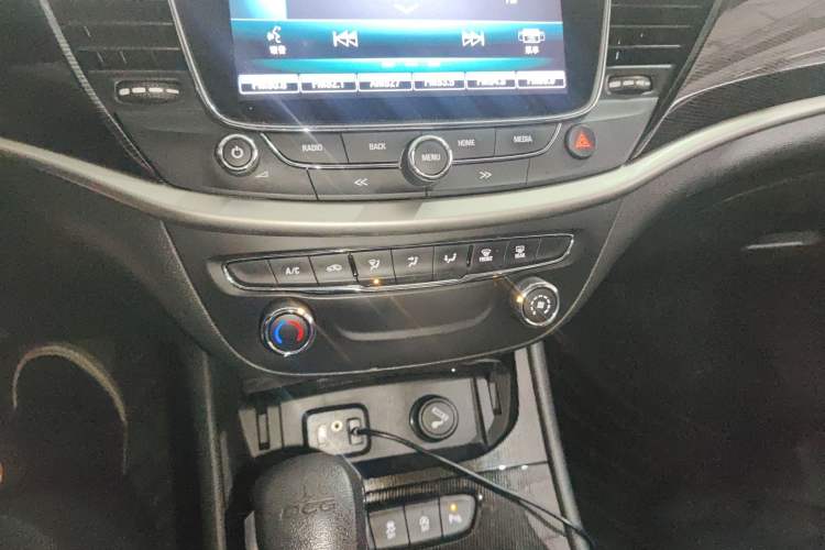 Used Buick Verano 2017 Sedan 20T Dual-Clutch Leading Model Audio And AC Panel