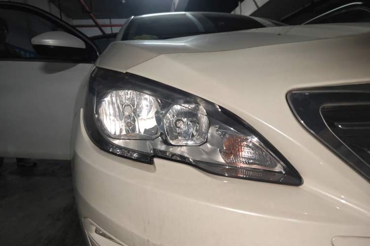 Used Peugeot 408 2014 1.8L Automatic Luxury Edition Right Front Headlight