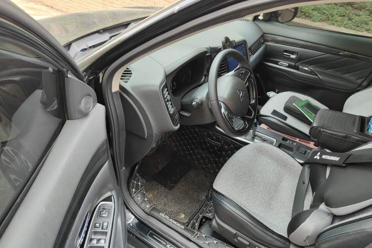 Used Mitsubishi Outlander 2019 2.0L Two-Wheel Drive Comfort Edition 5 Seats China VI Standard
