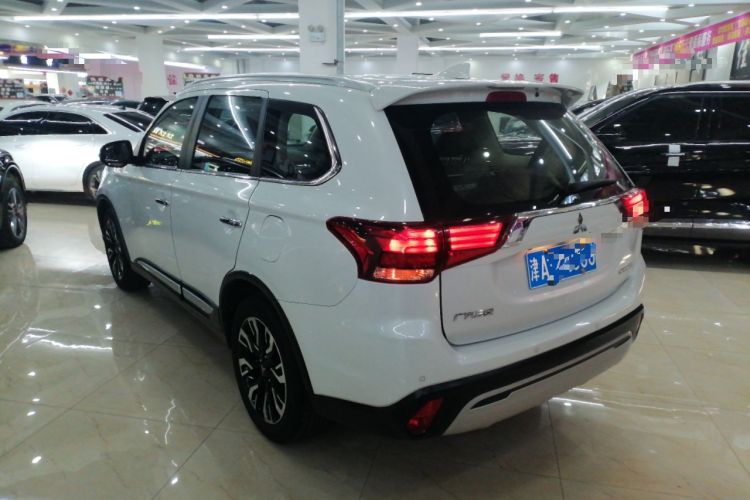 Used Mitsubishi Outlander 2020 2.4L 4x4 Zhi Xiang Edition 7-Seater
