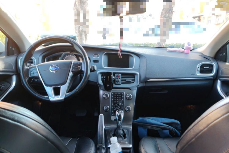 Used Volvo V40 2016 T4 Smart Luxury Edition
