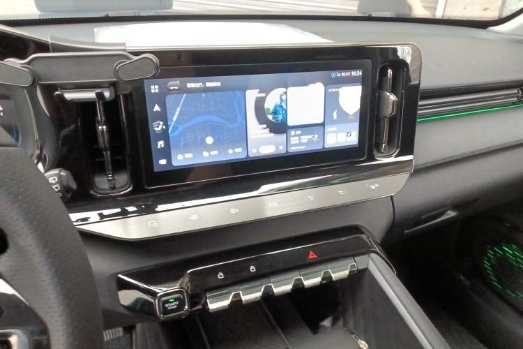 Used Baojun Valli 2021 1.5T Naqu Starry Sky CVT Flagship Model Audio And AC Panel